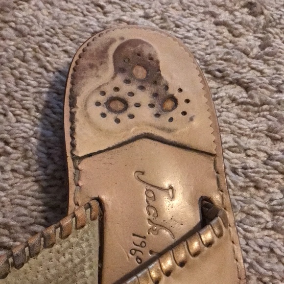 Nude beige sandals with gold trim - Picture 3 of 7